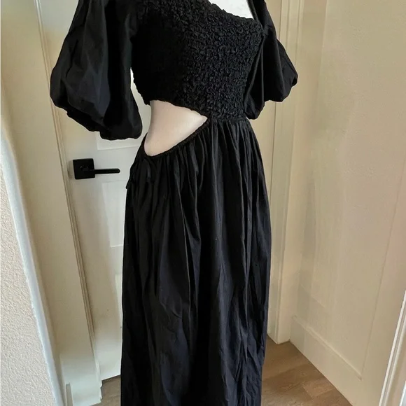 Elegant Black Cutout Midi Dress - Picture 7 of 8